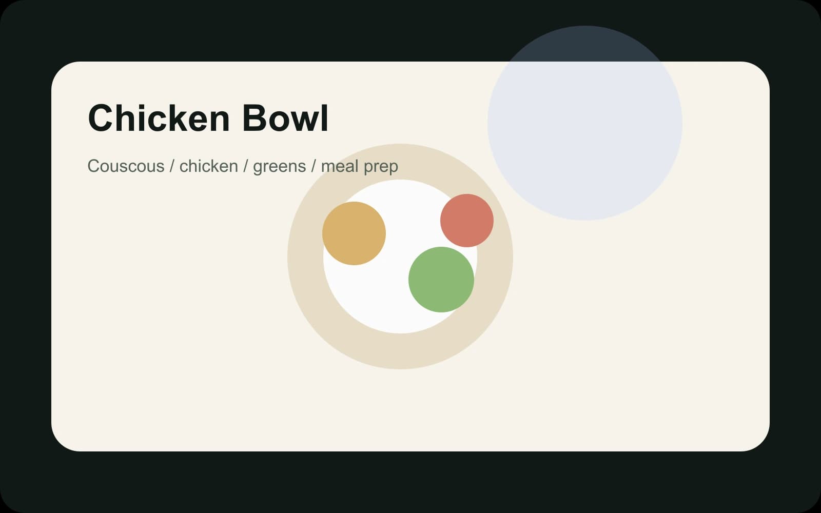 Helle Bowl mit Hähnchen, Couscous und Gemüse in einem ruhigen Editorial-Setup.