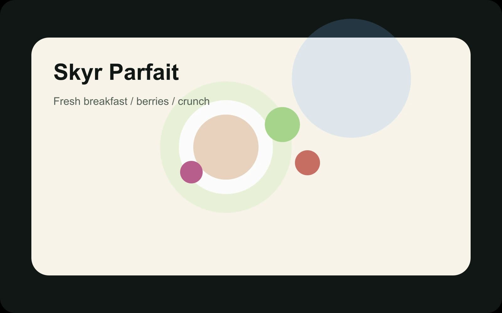 Helles Skyr-Parfait mit Beeren und knuspriger Haferbasis.