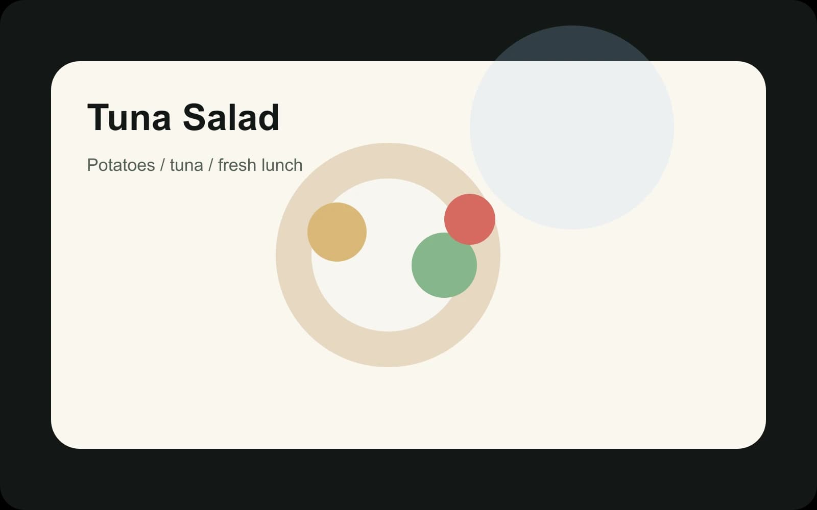 Leichter Kartoffelsalat mit Thunfisch, Gurke und Kräutern in hellen Farben.